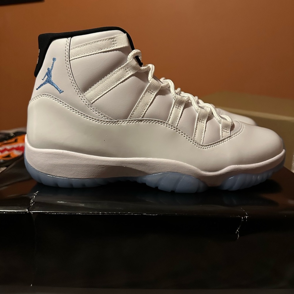 Jordan 11 Retro Columbia 2024 - Size 11